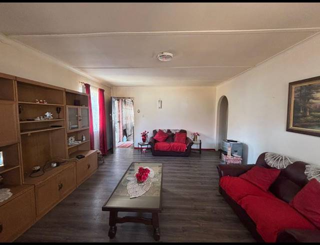 3 BEDROOM HOUSE FOR SALE IN ALBERTVILLE